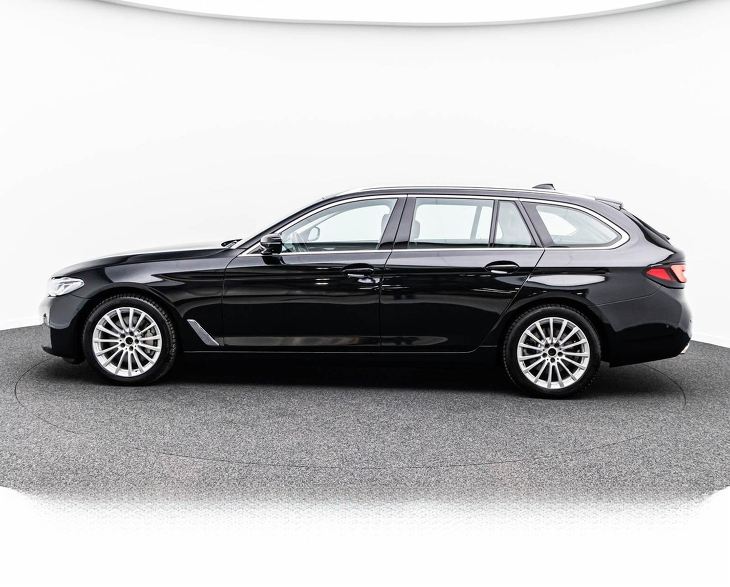 BMW 530i TOURING xDRIVE LUXURY LINE/LSR/ACC/HuD/PANO foto 13