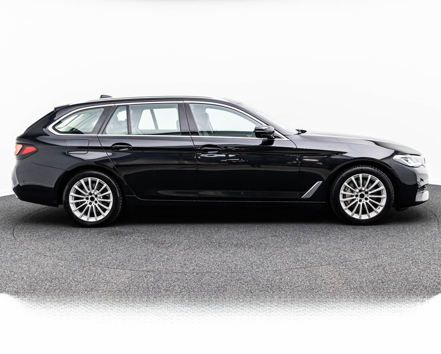 BMW 530i TOURING xDRIVE LUXURY LINE/LSR/ACC/HuD/PANO foto 9