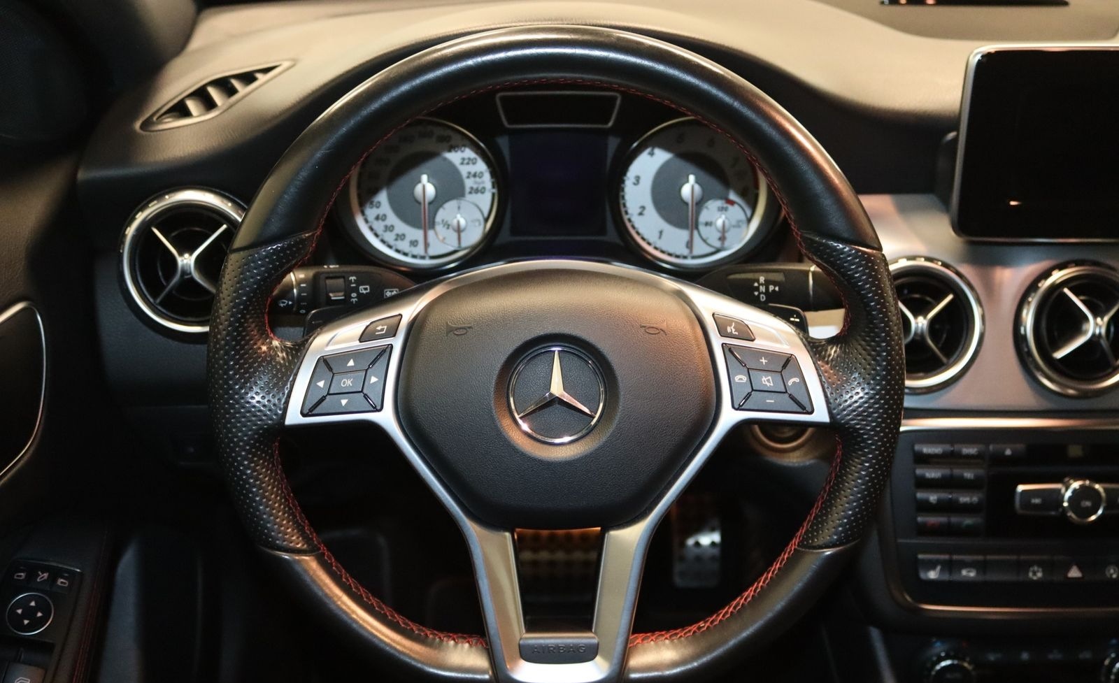 Mercedes-Benz GLA 250 4Matic AMG Line-NAV-PANO-XENON-KAMERA- foto 13