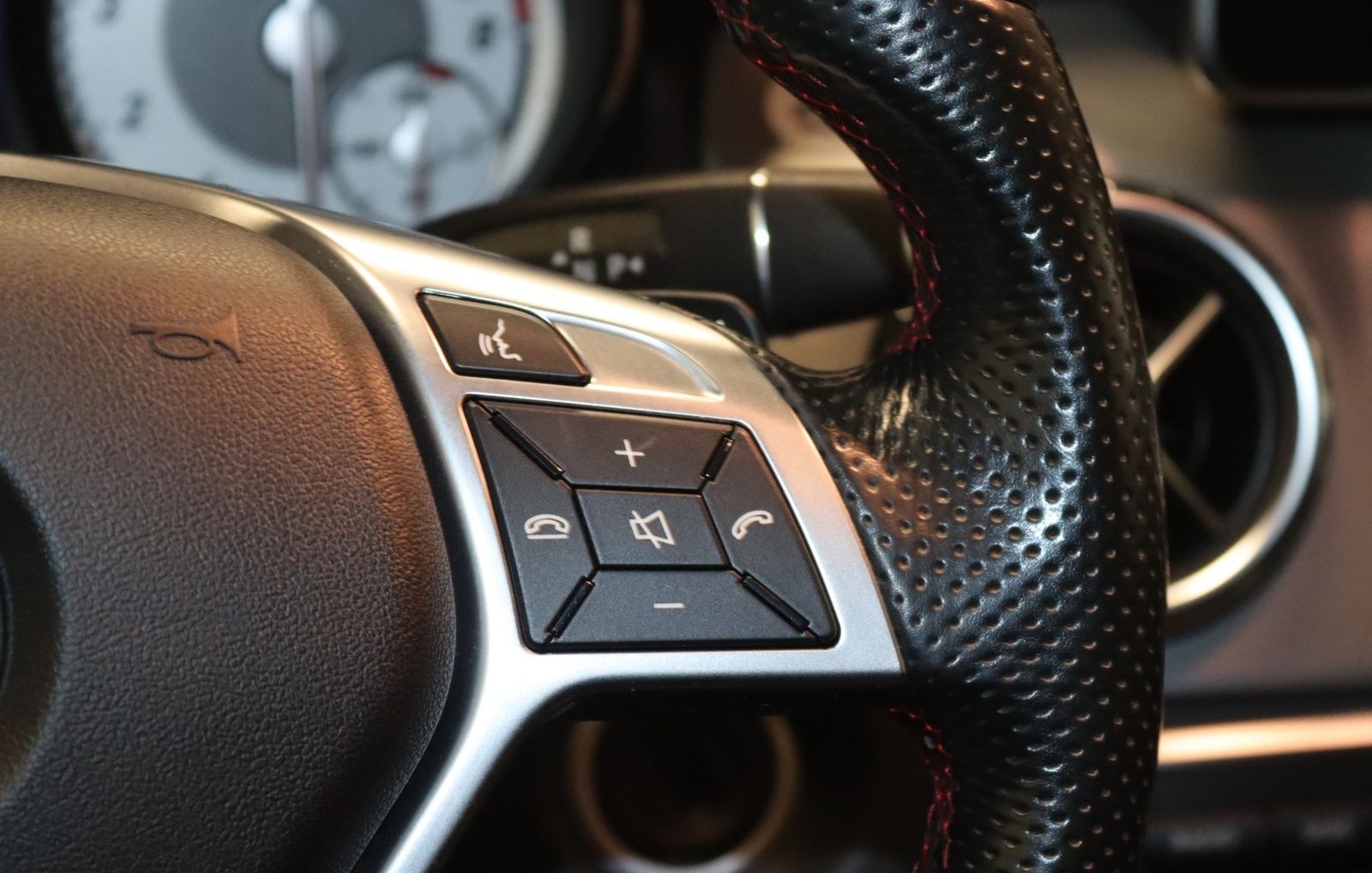 Mercedes-Benz GLA 250 4Matic AMG Line-NAV-PANO-XENON-KAMERA- foto 15