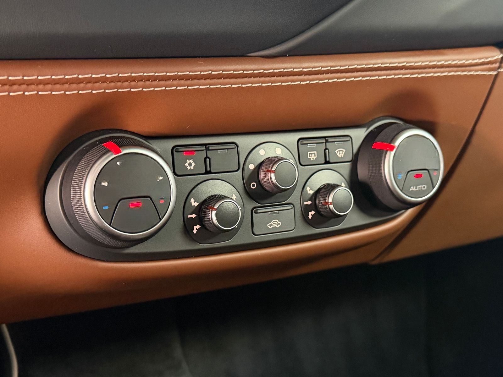 Ferrari 488 GTB GTB Coupé DCT/SCUDERIA/KAMERA/ foto 24