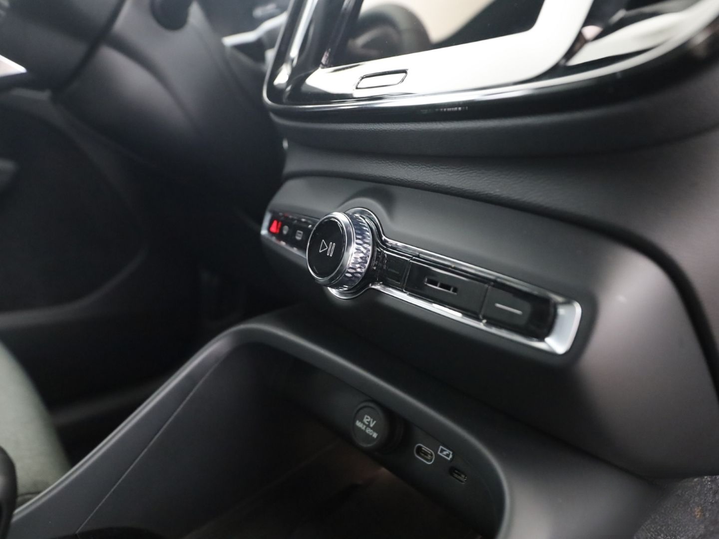 Volvo XC40 B4 Plus Dark ACC/CAM/SHZ/LHZ/PDC foto 16