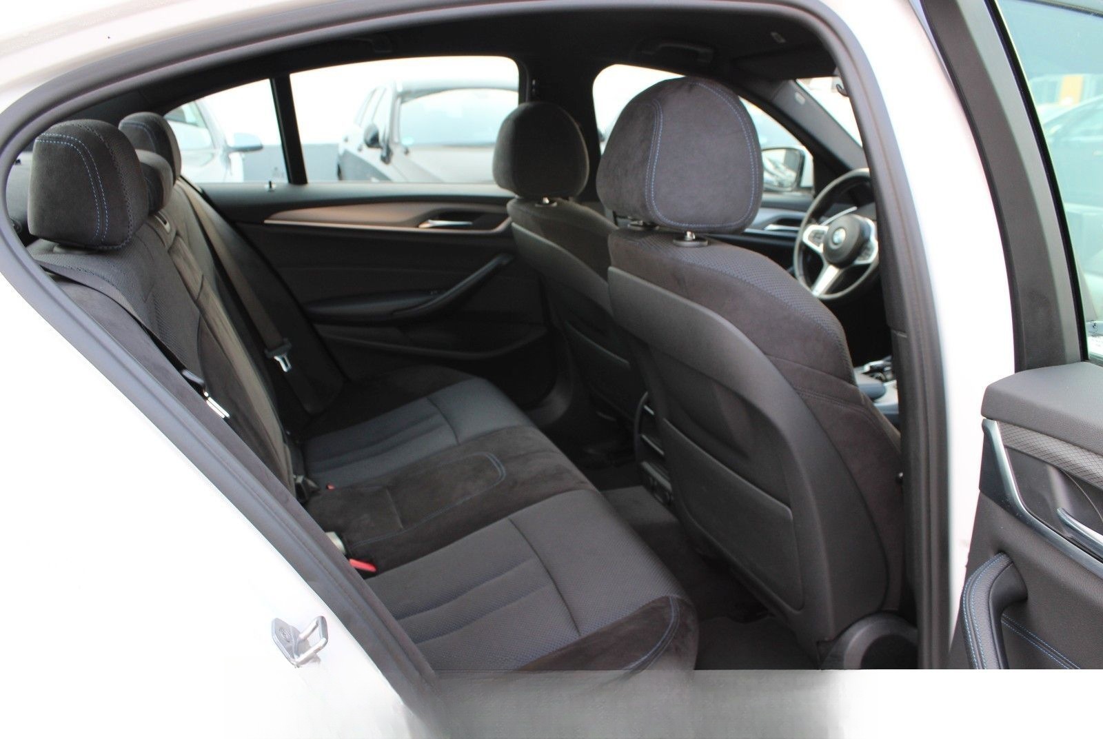 BMW 530 5 Limousine 530 d xDrive M Sport foto 13