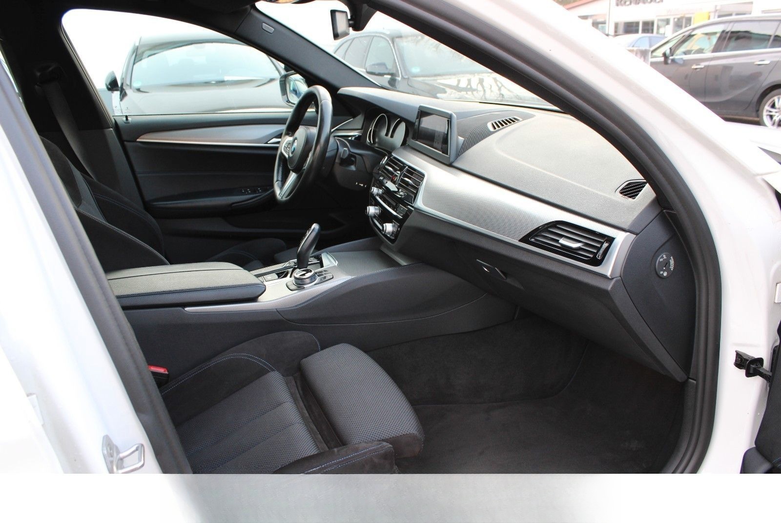 BMW 530 5 Limousine 530 d xDrive M Sport foto 14