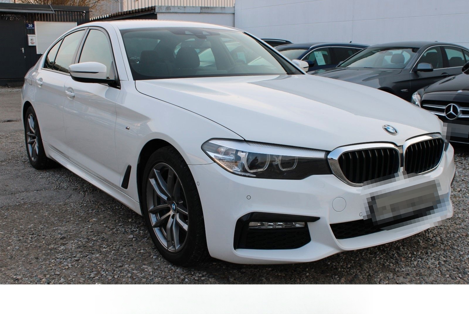 BMW 530 5 Limousine 530 d xDrive M Sport foto 3