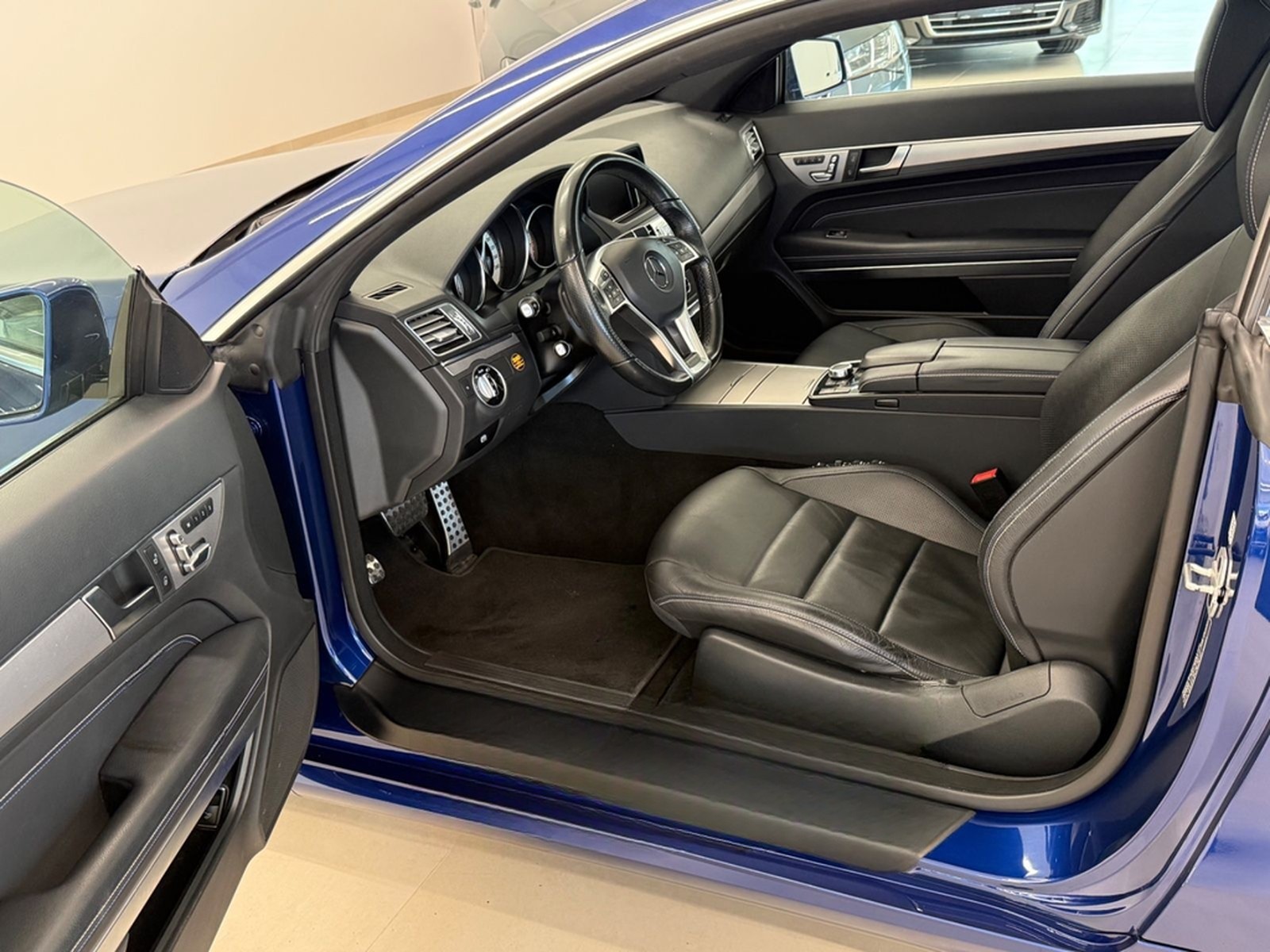 Mercedes-Benz E 320 Coupe AMG Line Sport Edition Panorama foto 13