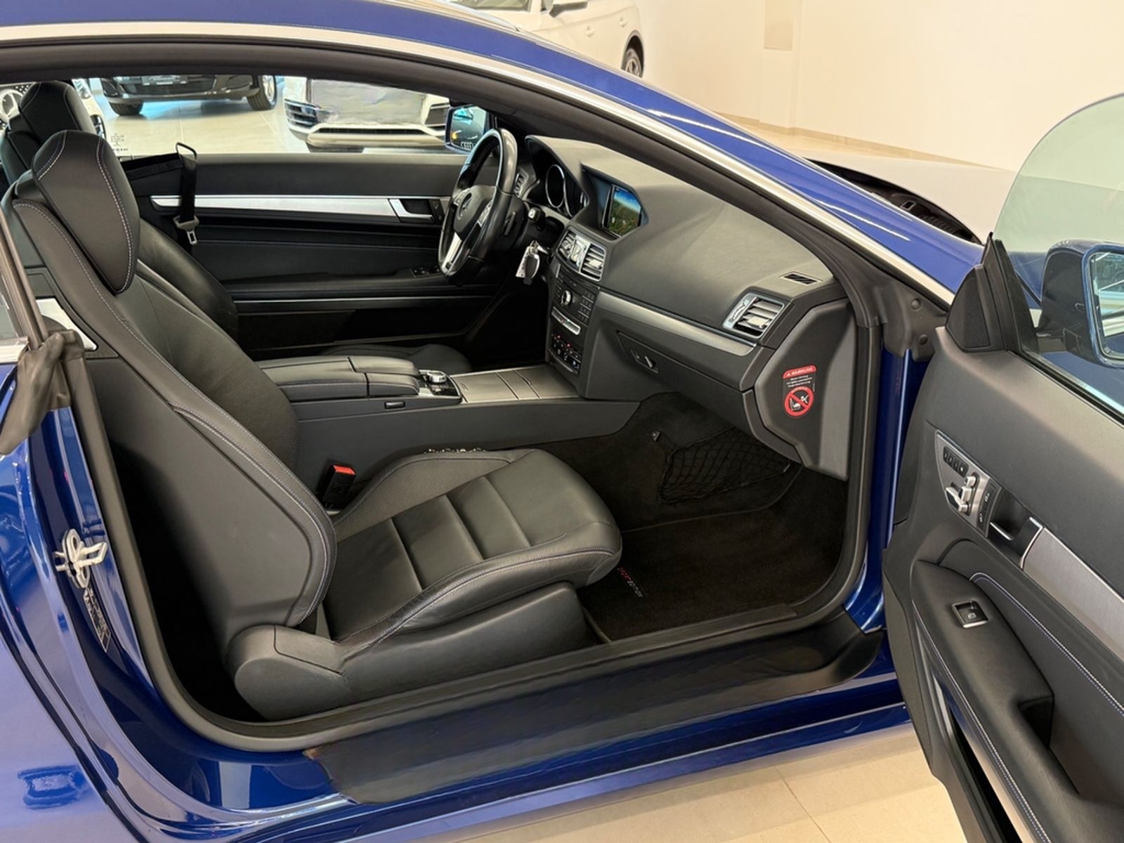 Mercedes-Benz E 320 Coupe AMG Line Sport Edition Panorama foto 18