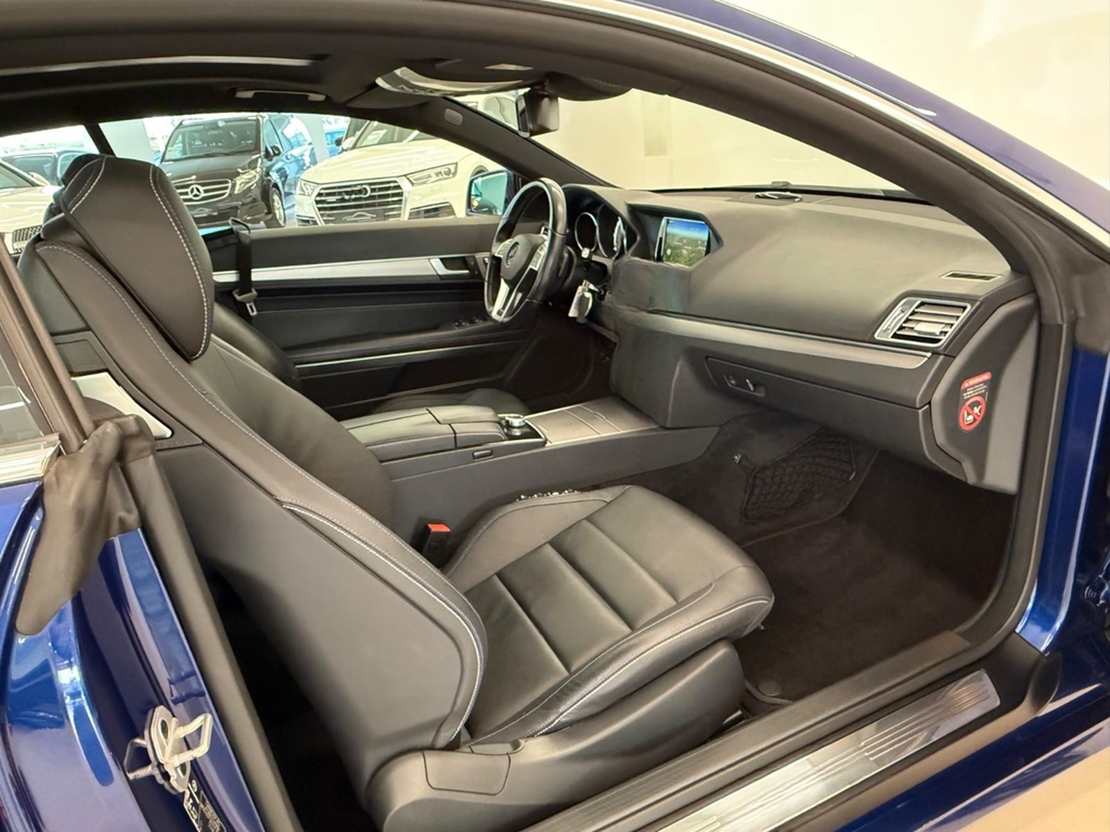 Mercedes-Benz E 320 Coupe AMG Line Sport Edition Panorama foto 19