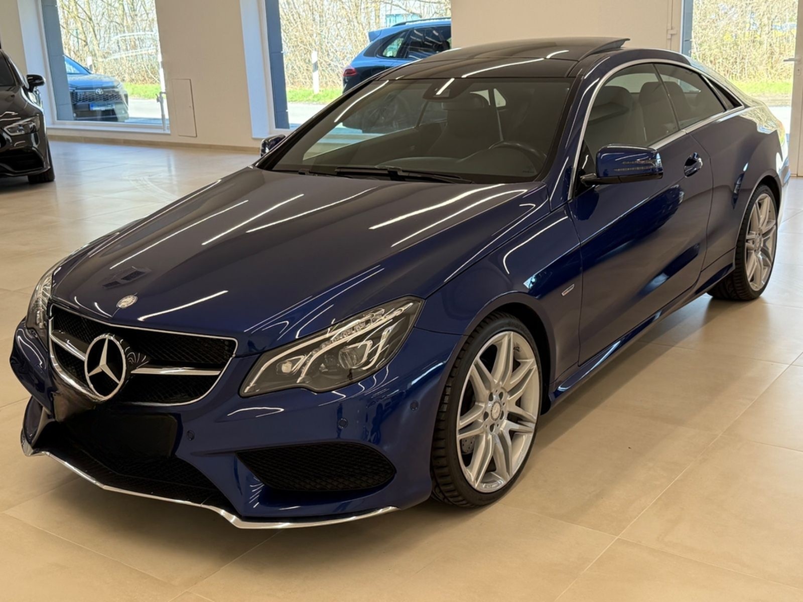 Mercedes-Benz E 320 Coupe AMG Line Sport Edition Panorama foto 3