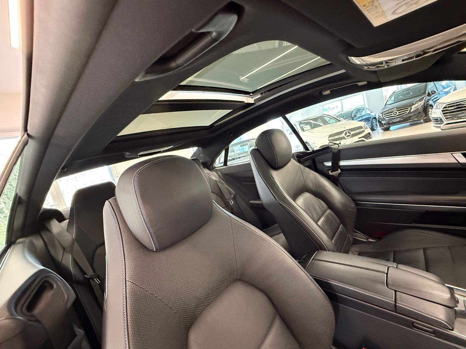 Mercedes-Benz E 320 Coupe AMG Line Sport Edition Panorama foto 22