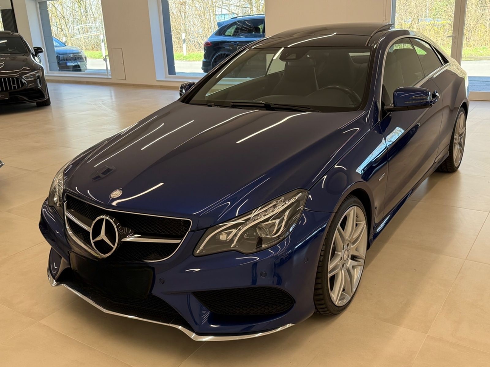 Mercedes-Benz E 320 Coupe AMG Line Sport Edition Panorama foto 4
