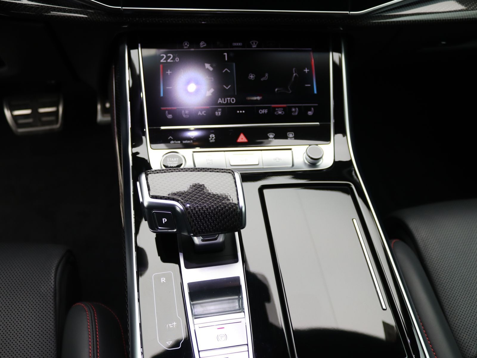 Audi Q8 competition+ 50 TDI quattro / Pano, AHK, B&O foto 15
