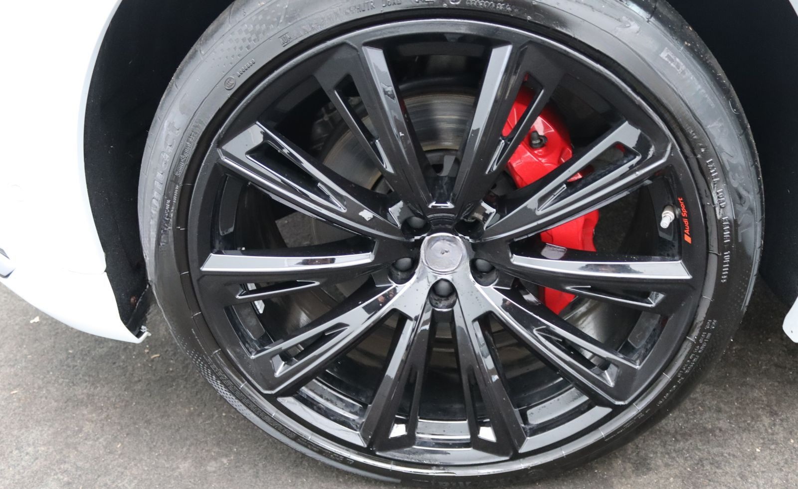 Audi Q8 competition+ 50 TDI quattro / Pano, AHK, B&O foto 17