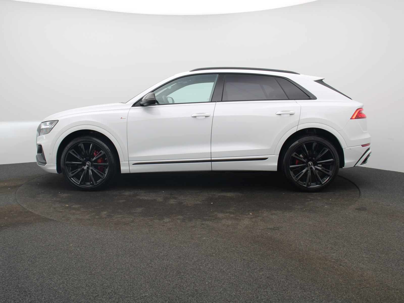 Audi Q8 competition+ 50 TDI quattro / Pano, AHK, B&O foto 4