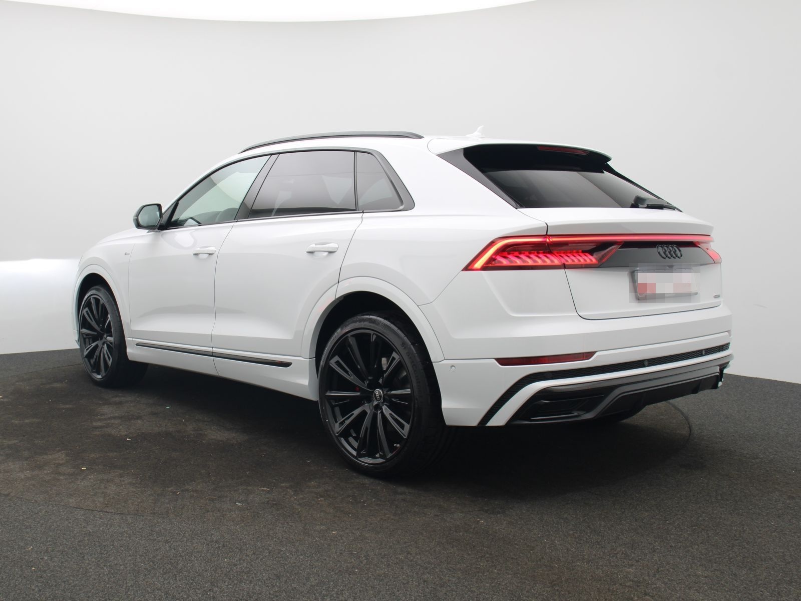 Audi Q8 competition+ 50 TDI quattro / Pano, AHK, B&O foto 5