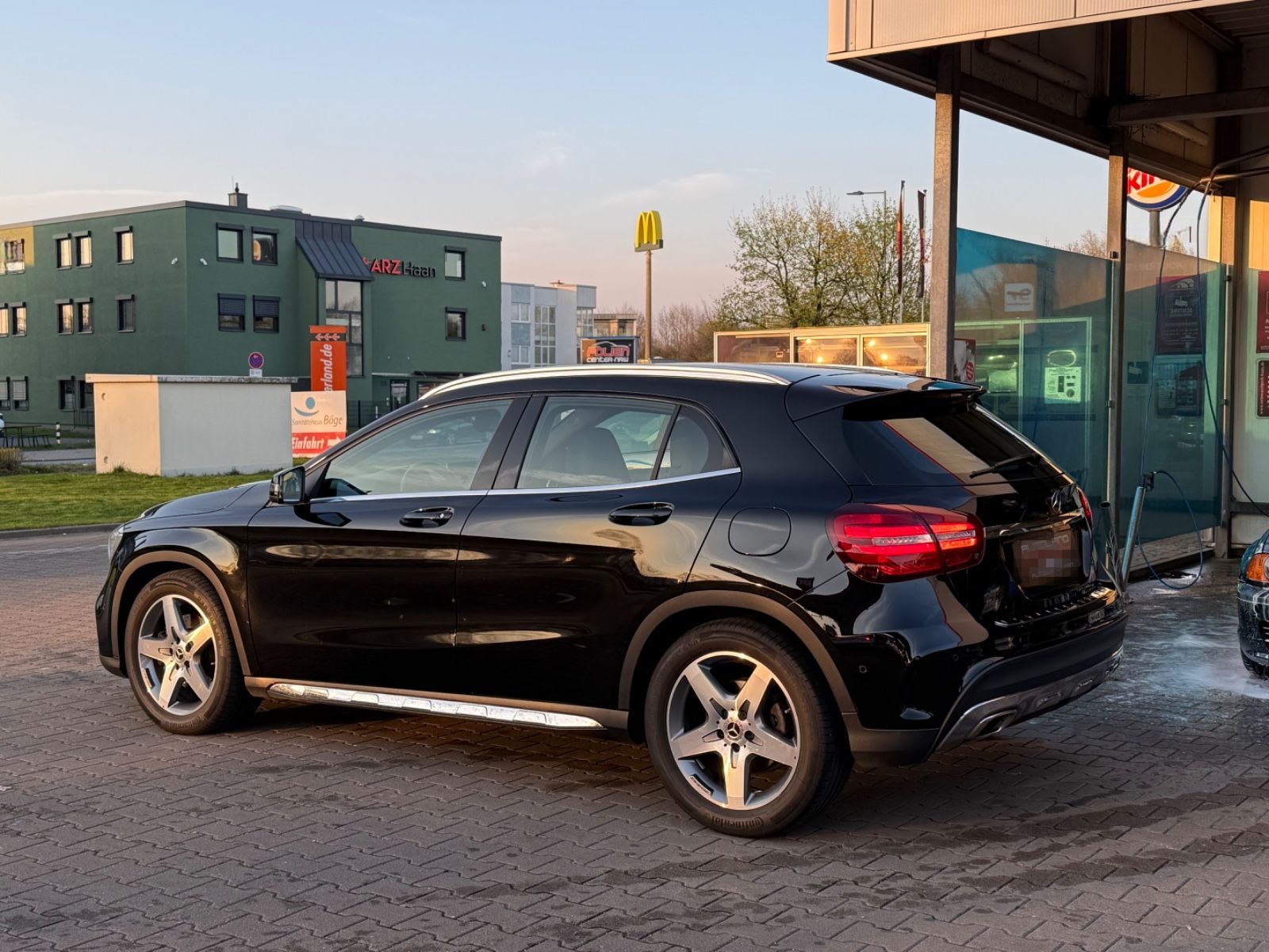 Mercedes-Benz GLA220 4Matic AMG Line *Leder*Navi*LED*AHK*LM18* foto 4