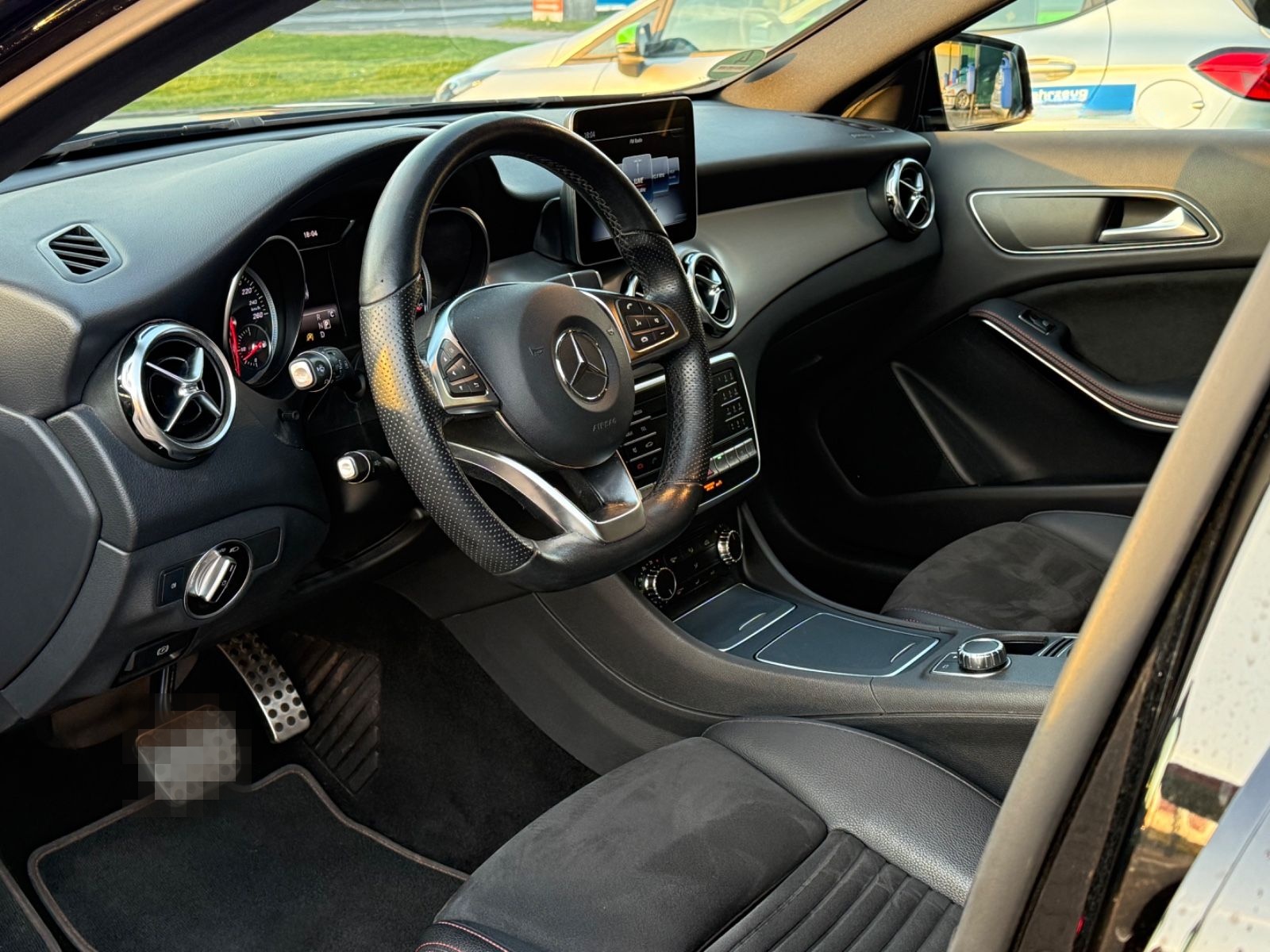 Mercedes-Benz GLA220 4Matic AMG Line *Leder*Navi*LED*AHK*LM18* foto 9