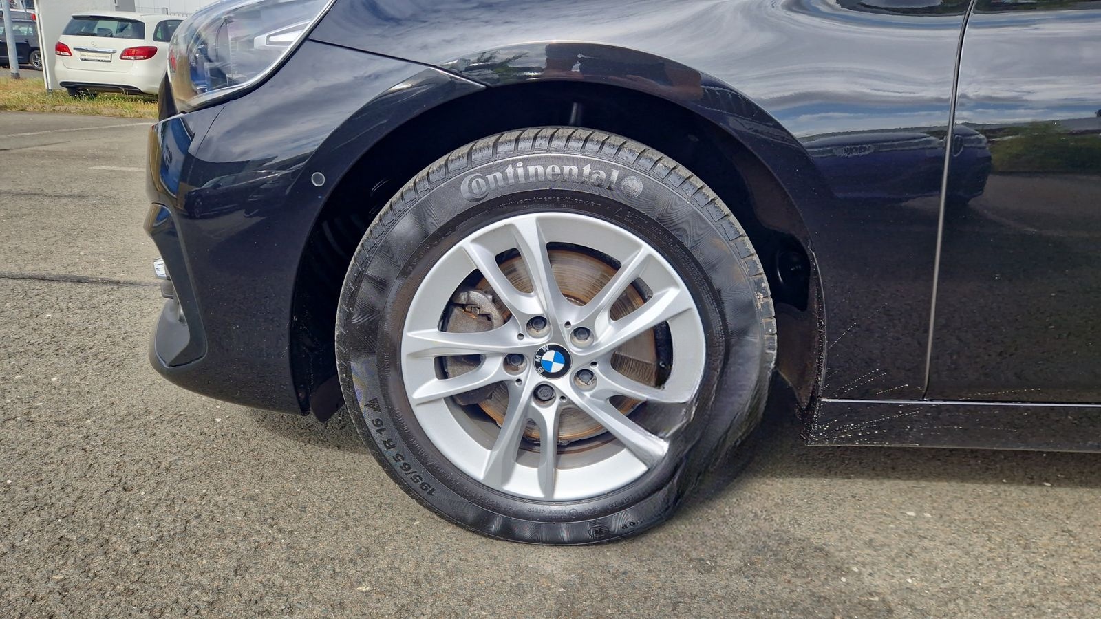 BMW 220d Active Tourer DAB LED AHK Klimaaut. PDC foto 9