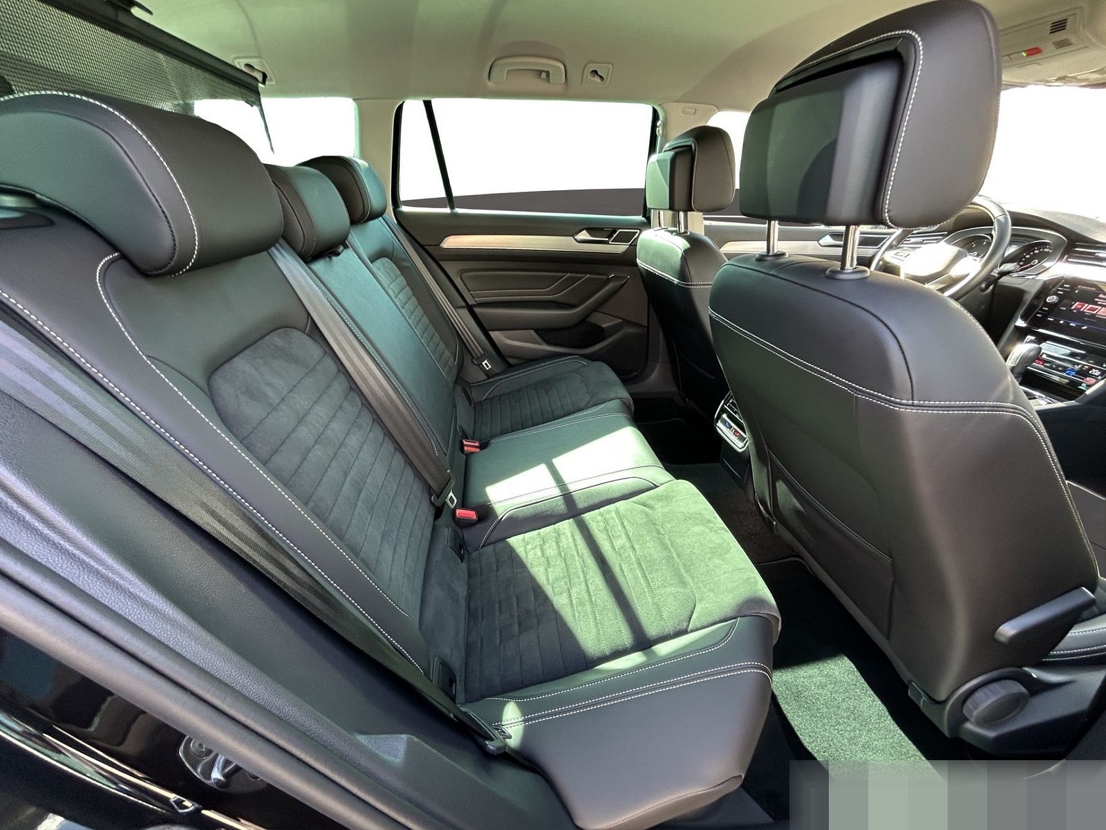 Volkswagen Passat Variant 2.0 TDI DSG Elegance AHK Navi LED foto 11