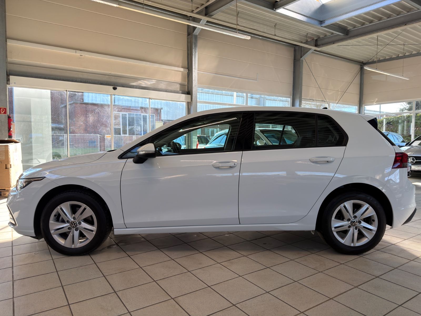 Volkswagen Golf VIII 2.0 TDI SCR DSG Lim./1Hd./LED/Klima foto 2