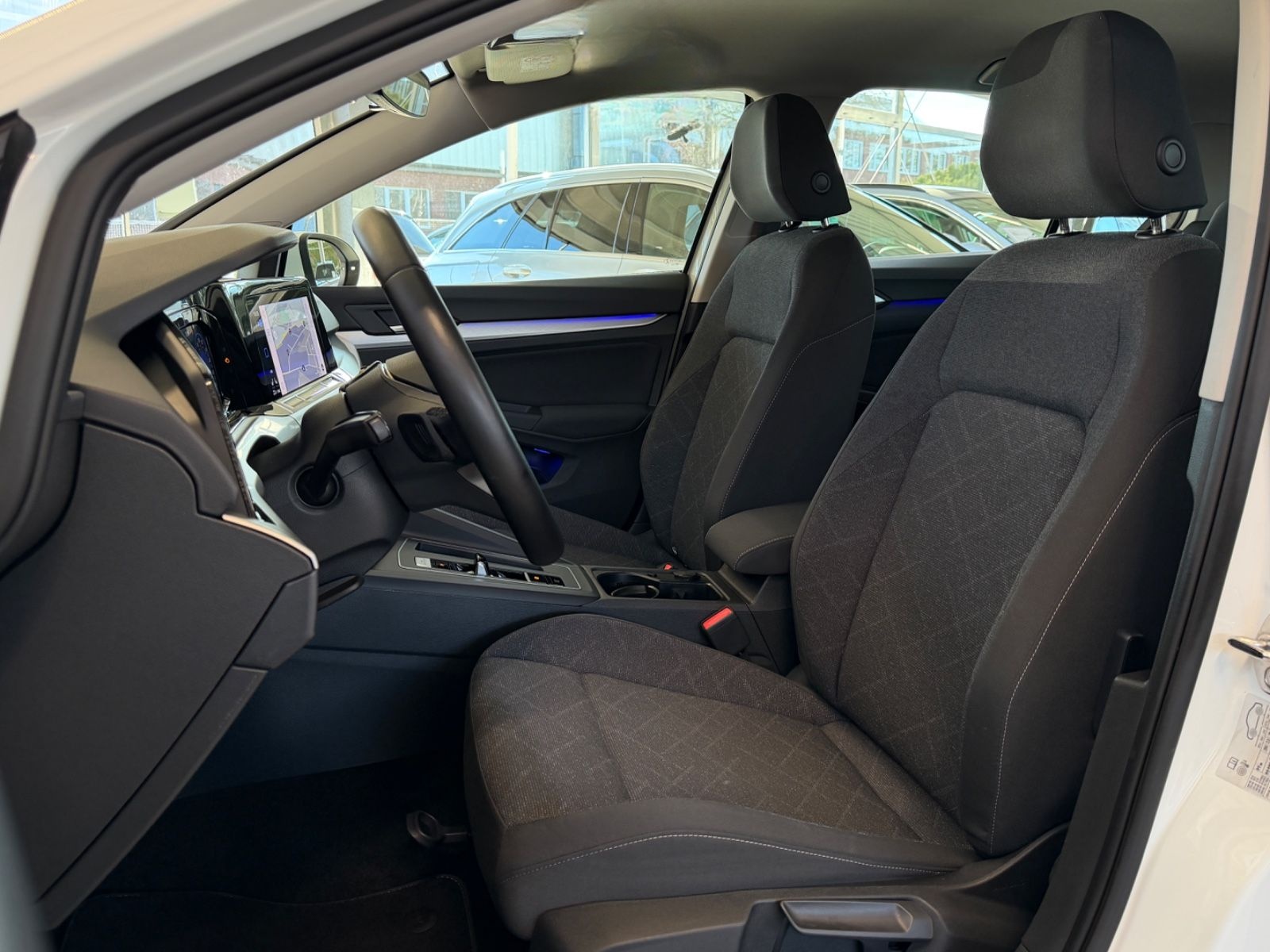 Volkswagen Golf VIII 2.0 TDI SCR DSG Lim./1Hd./LED/Klima foto 18