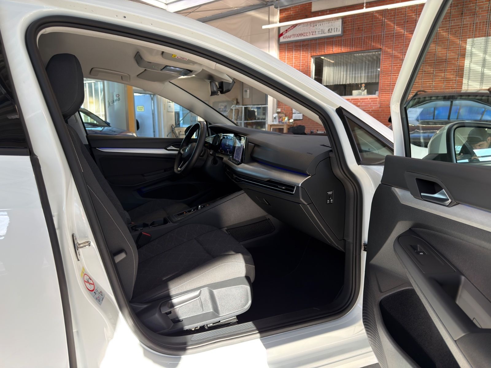 Volkswagen Golf VIII 2.0 TDI SCR DSG Lim./1Hd./LED/Klima foto 19