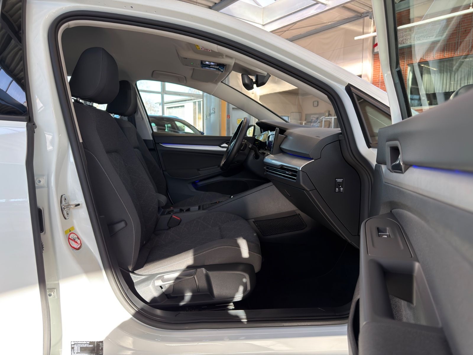 Volkswagen Golf VIII 2.0 TDI SCR DSG Lim./1Hd./LED/Klima foto 22