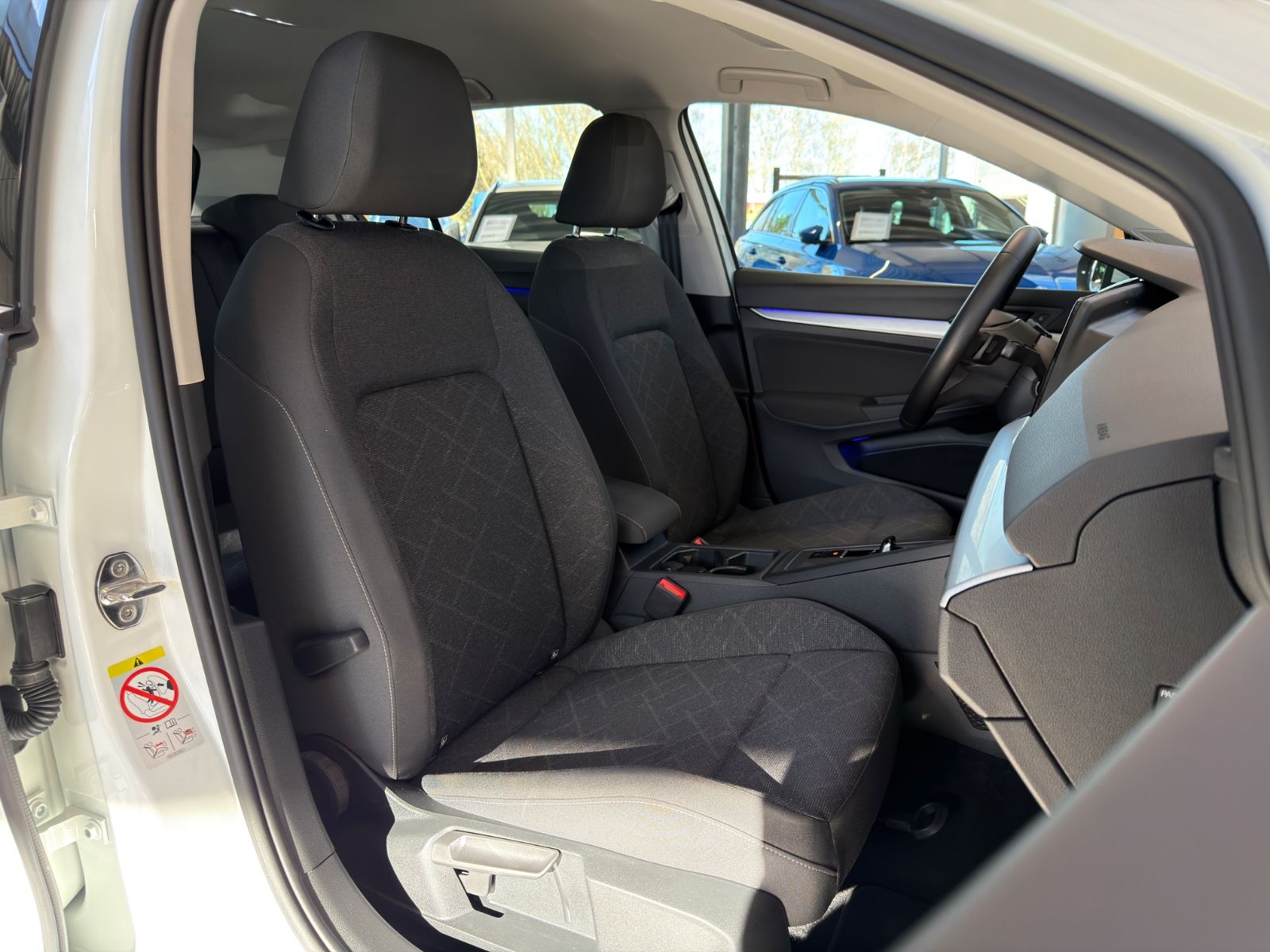 Volkswagen Golf VIII 2.0 TDI SCR DSG Lim./1Hd./LED/Klima foto 23