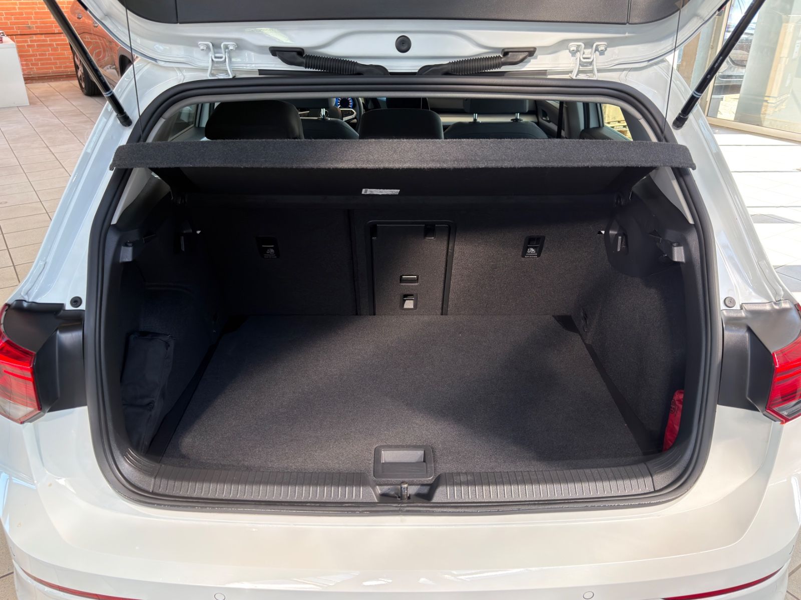 Volkswagen Golf VIII 2.0 TDI SCR DSG Lim./1Hd./LED/Klima foto 7