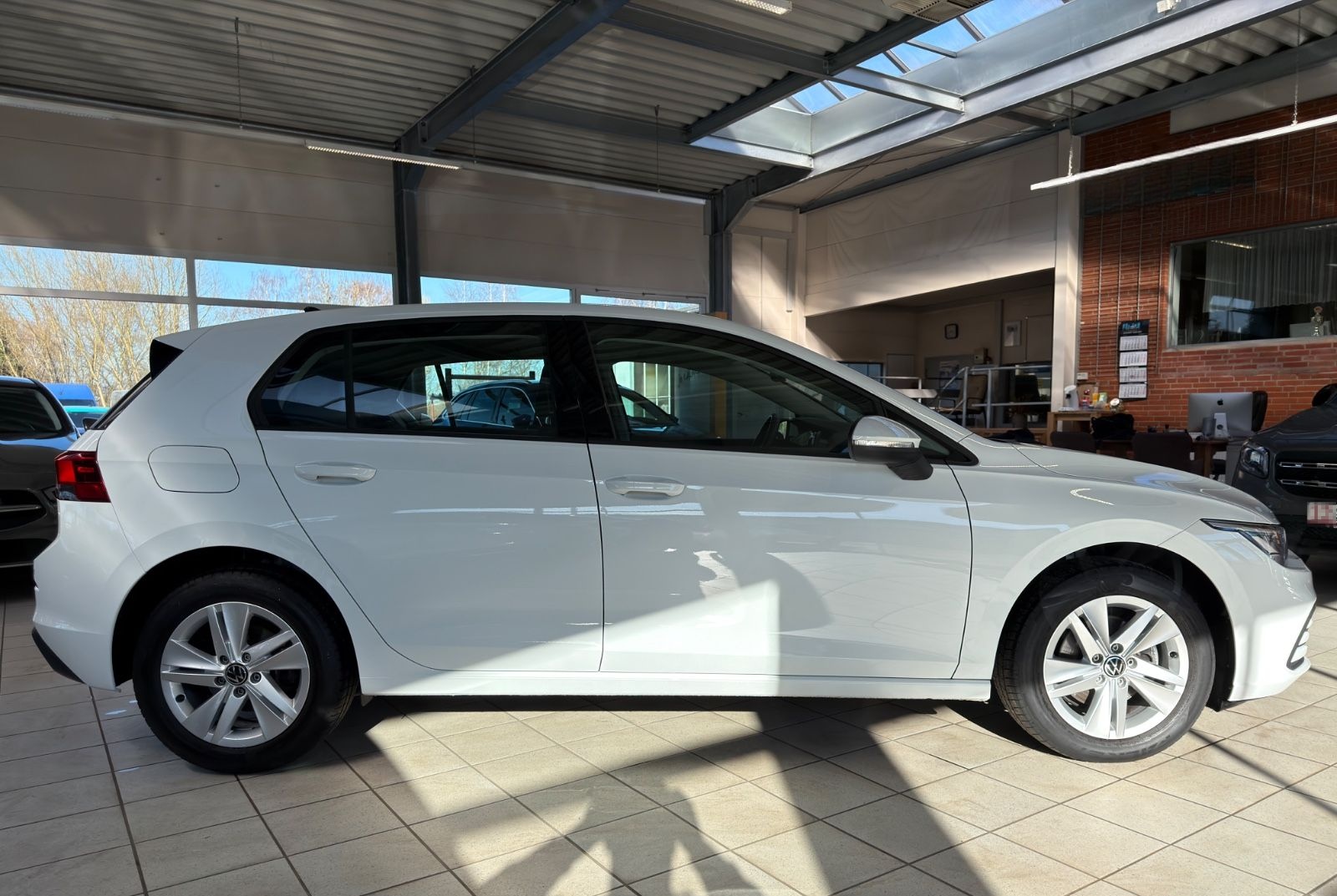 Volkswagen Golf VIII 2.0 TDI SCR DSG Lim./1Hd./LED/Klima foto 9