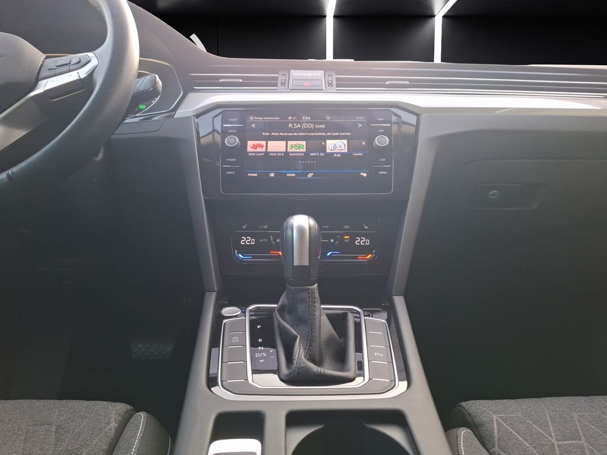 Volkswagen Passat Variant TSI Business DSG Matrix Standhzg foto 15