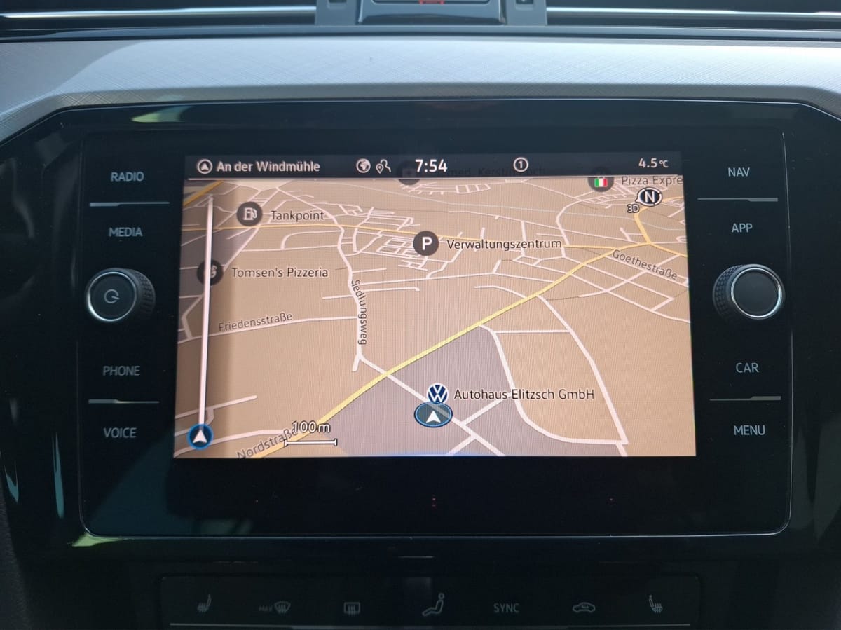 Volkswagen Passat Variant TSI Business DSG Matrix Standhzg foto 16