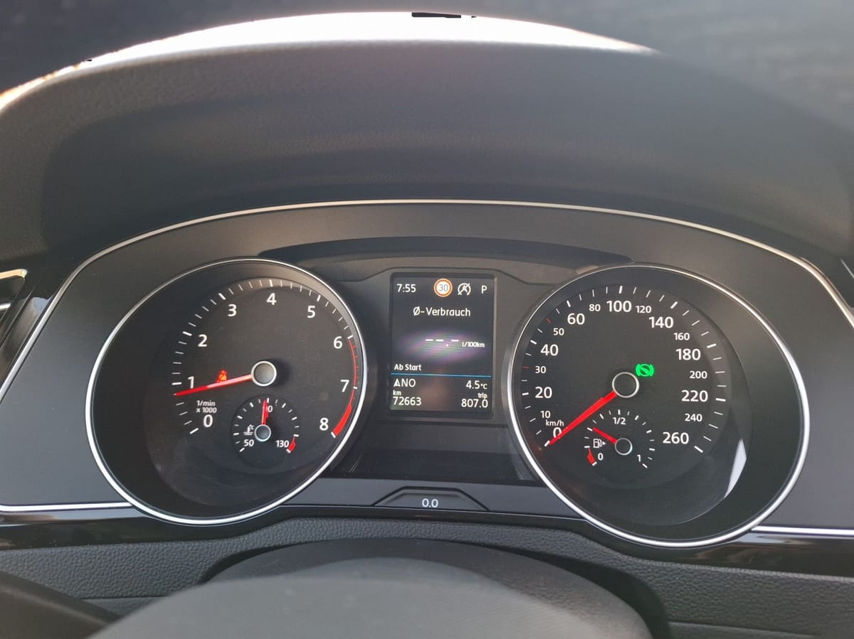 Volkswagen Passat Variant TSI Business DSG Matrix Standhzg foto 18