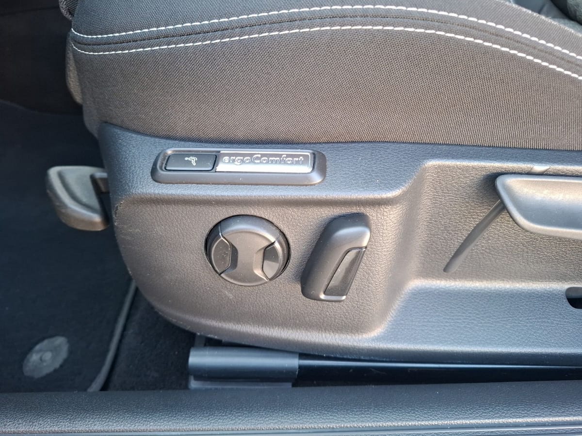Volkswagen Passat Variant TSI Business DSG Matrix Standhzg foto 25