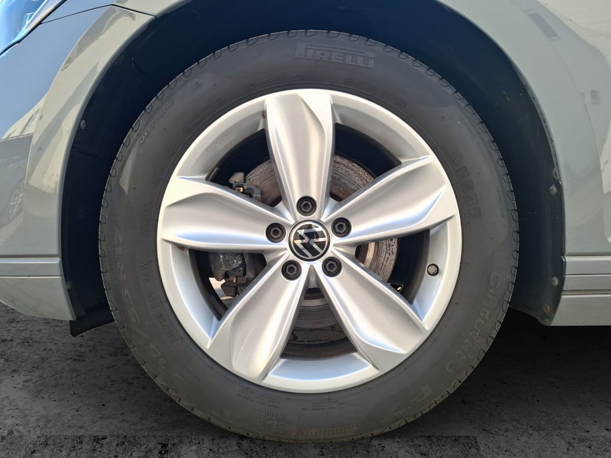 Volkswagen Passat Variant TSI Business DSG Matrix Standhzg foto 9