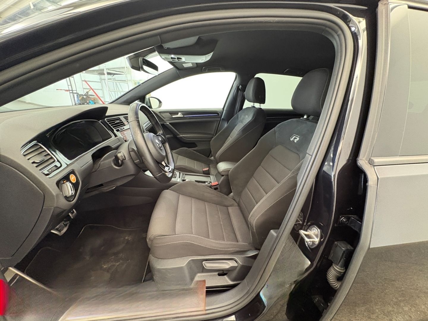 Volkswagen Golf R VII 2.0 TSI 4Mo DSG 19 LED NAVI PDC ACC foto 7