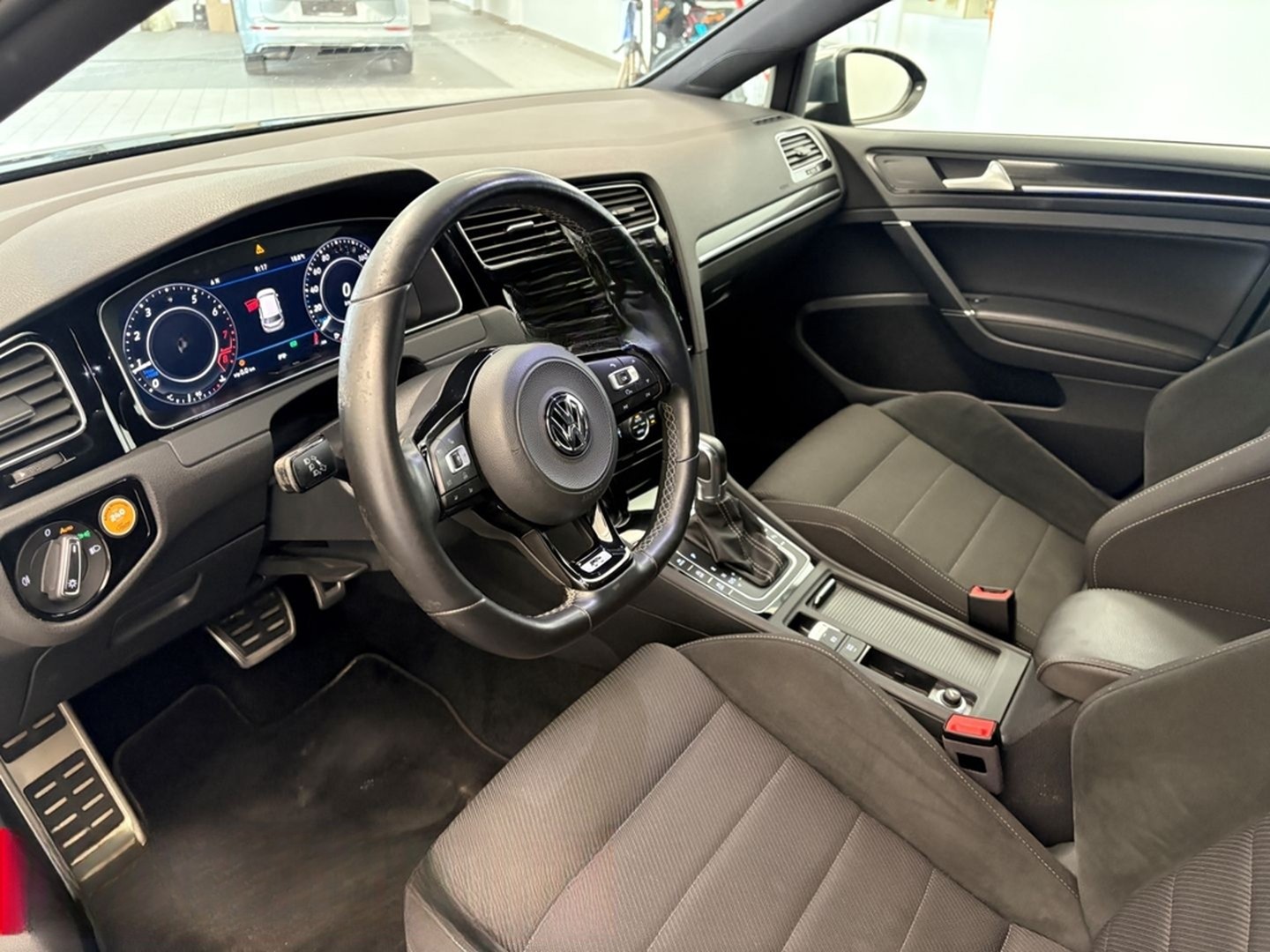 Volkswagen Golf R VII 2.0 TSI 4Mo DSG 19 LED NAVI PDC ACC foto 9