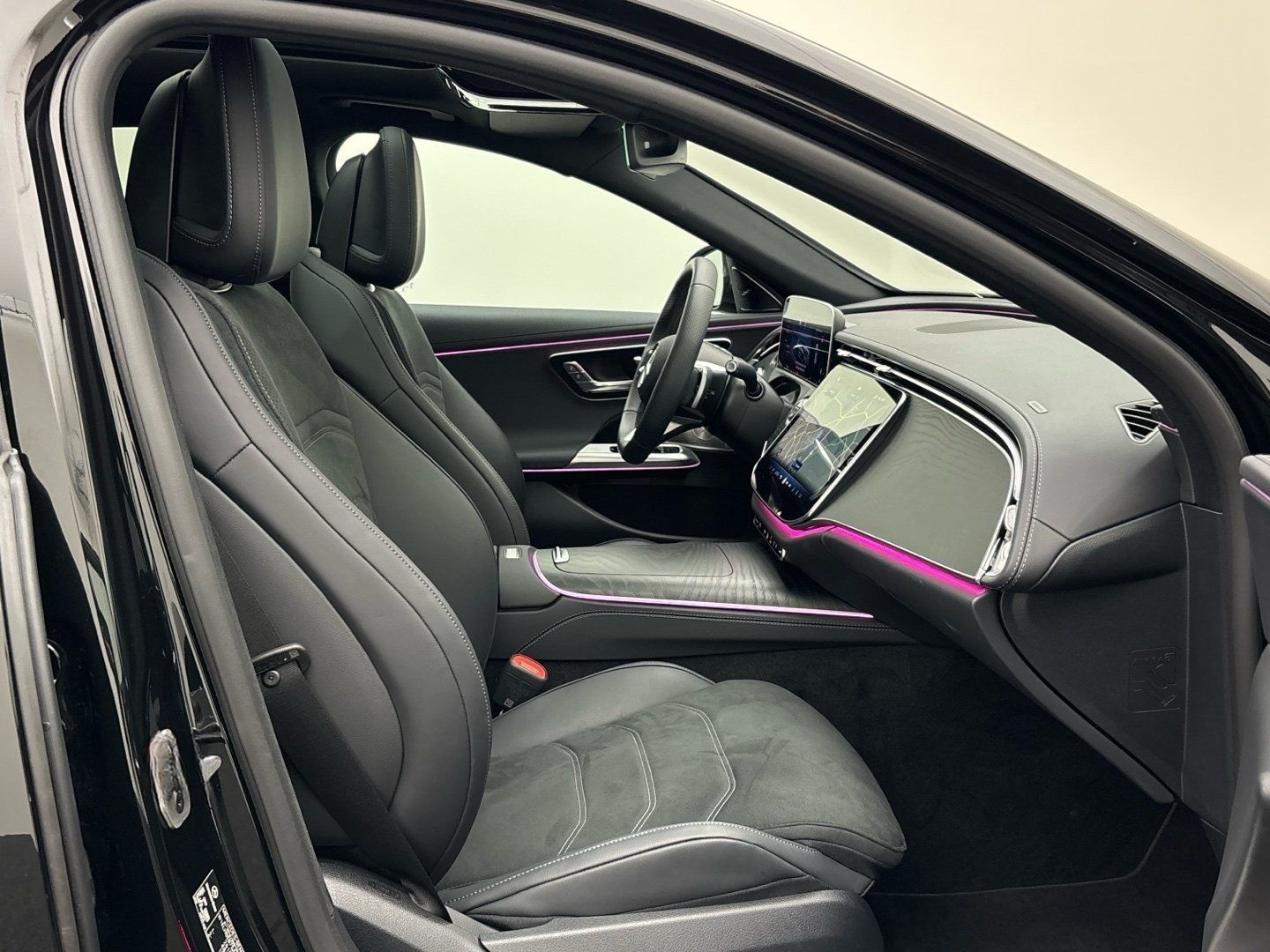 Mercedes-Benz E 220 d T AMG Night Digital-Light Pano 360° AHK foto 13