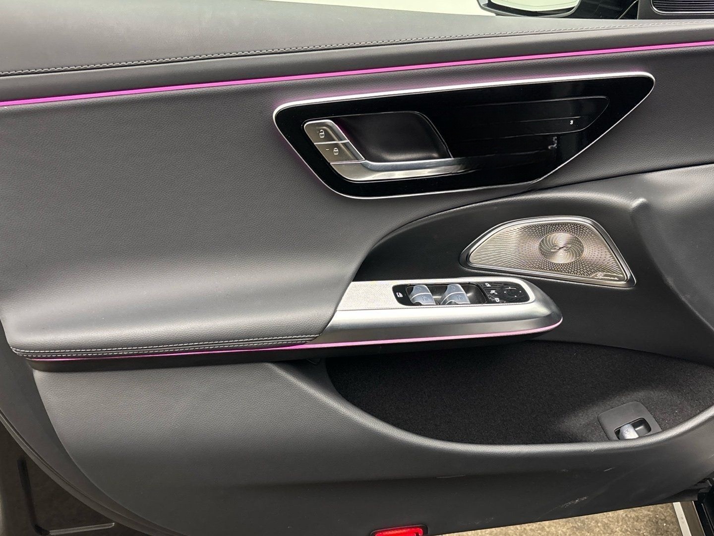 Mercedes-Benz E 220 d T AMG Night Digital-Light Pano 360° AHK foto 15