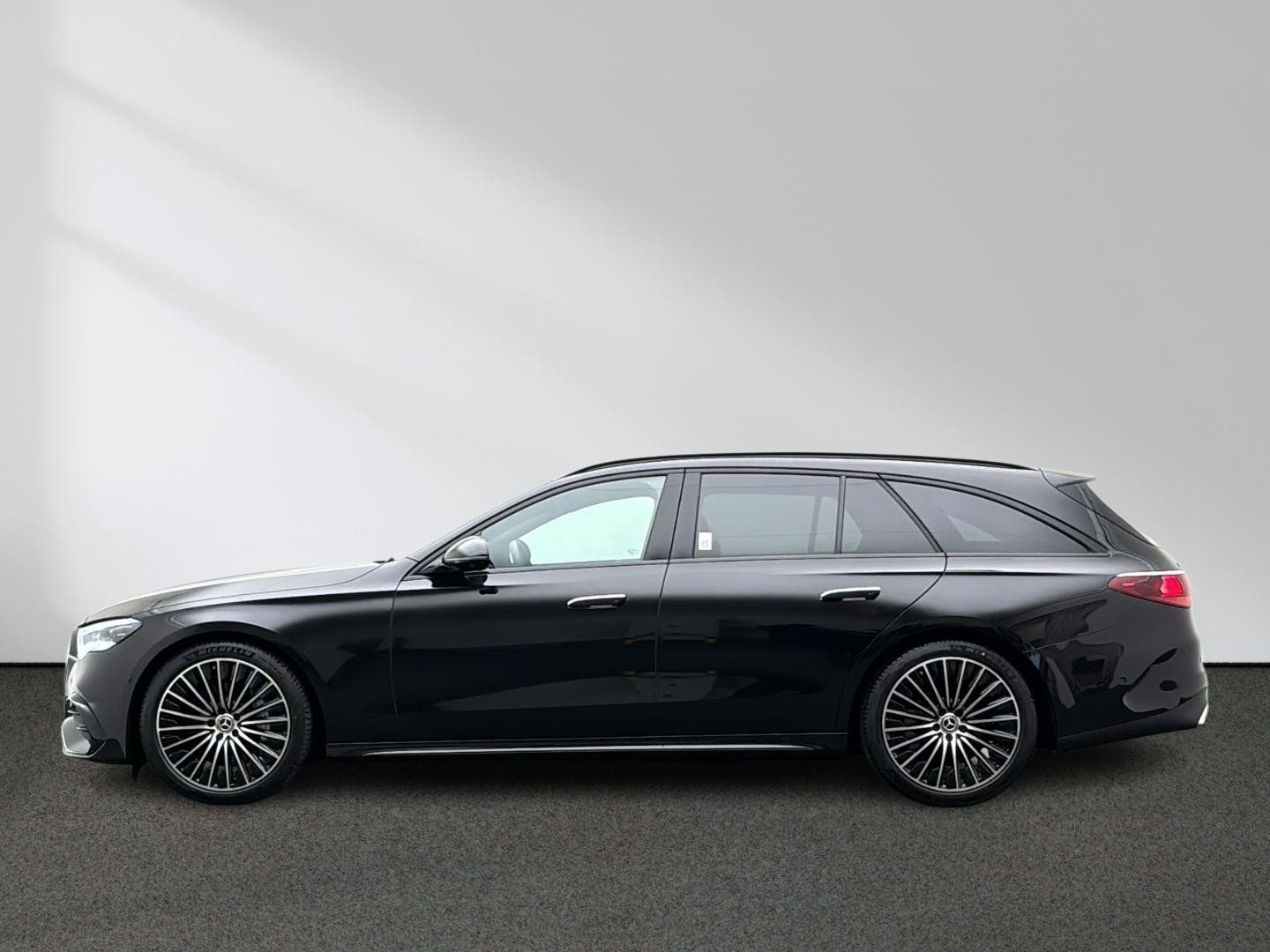 Mercedes-Benz E 220 d T AMG Night Digital-Light Pano 360° AHK foto 3