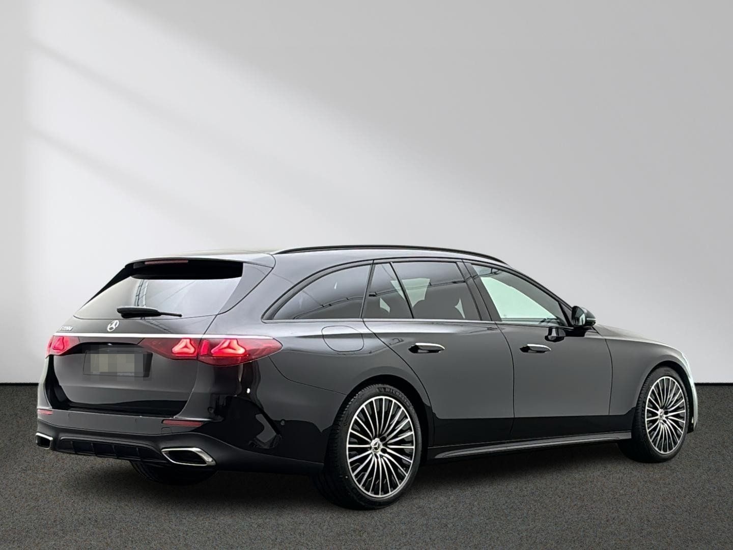Mercedes-Benz E 220 d T AMG Night Digital-Light Pano 360° AHK foto 4