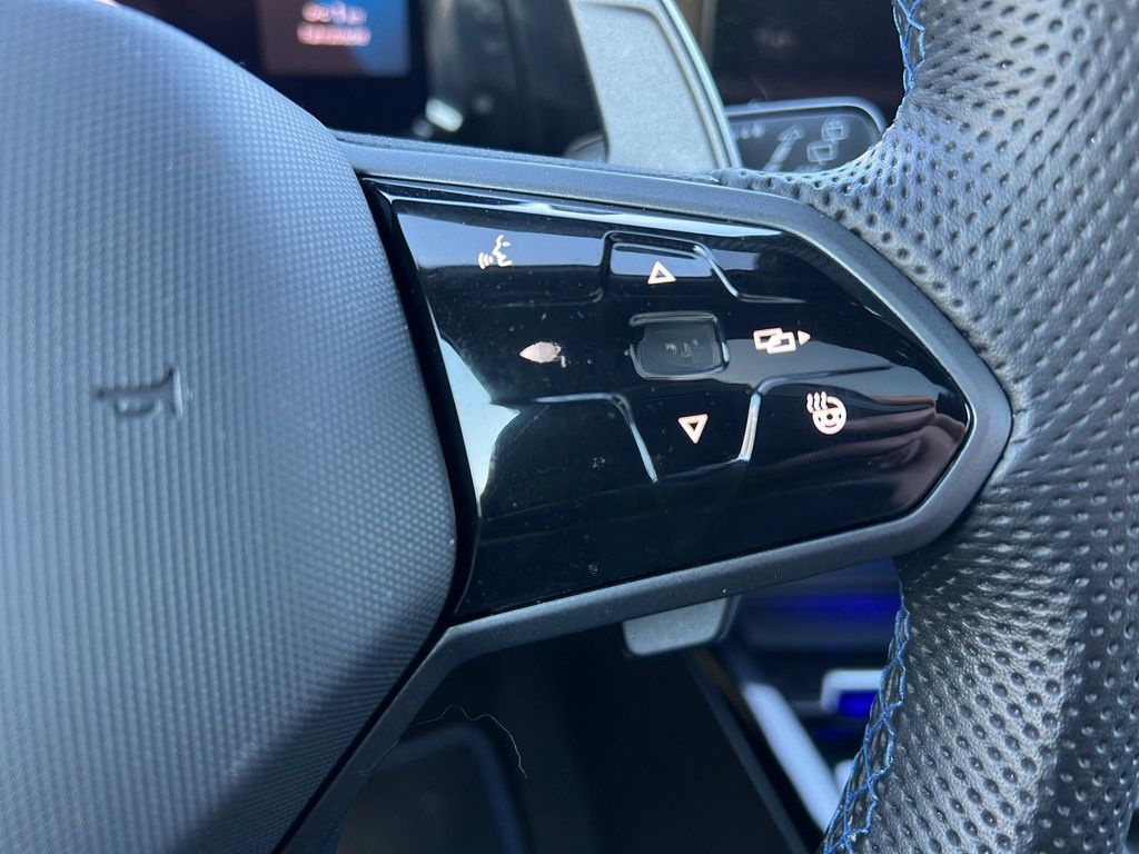 Volkswagen Golf VIII 2.0 TSI R Performance MATRIX-LED PANO foto 23