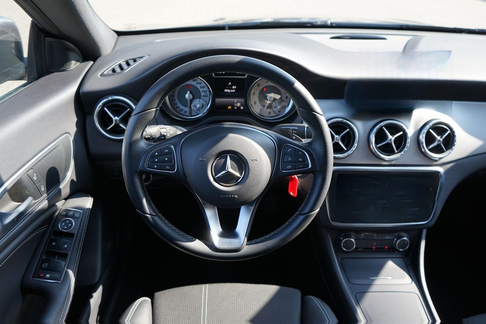 Mercedes-Benz CLA 180 SB Urban Bi-Xenon Navi Kamera foto 15
