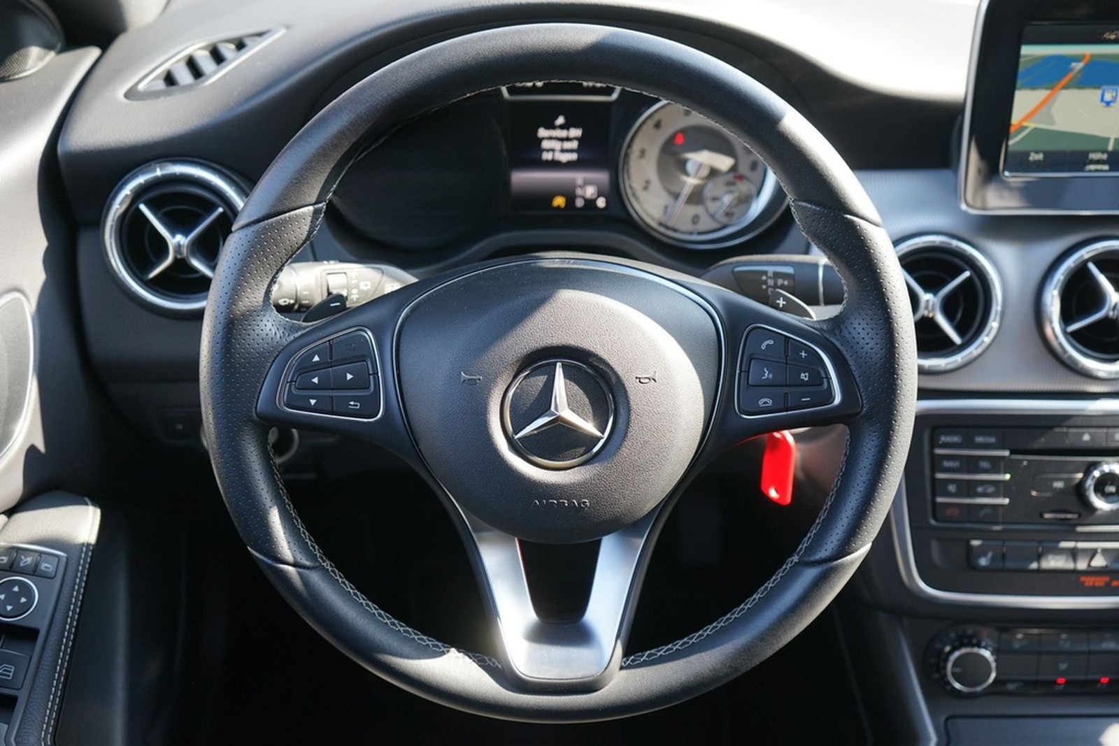 Mercedes-Benz CLA 180 SB Urban Bi-Xenon Navi Kamera foto 20