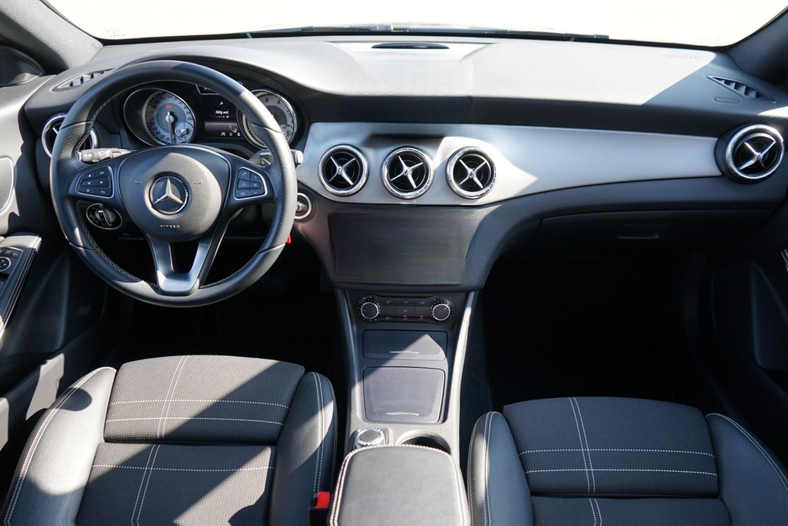 Mercedes-Benz CLA 180 SB Urban Bi-Xenon Navi Kamera foto 6
