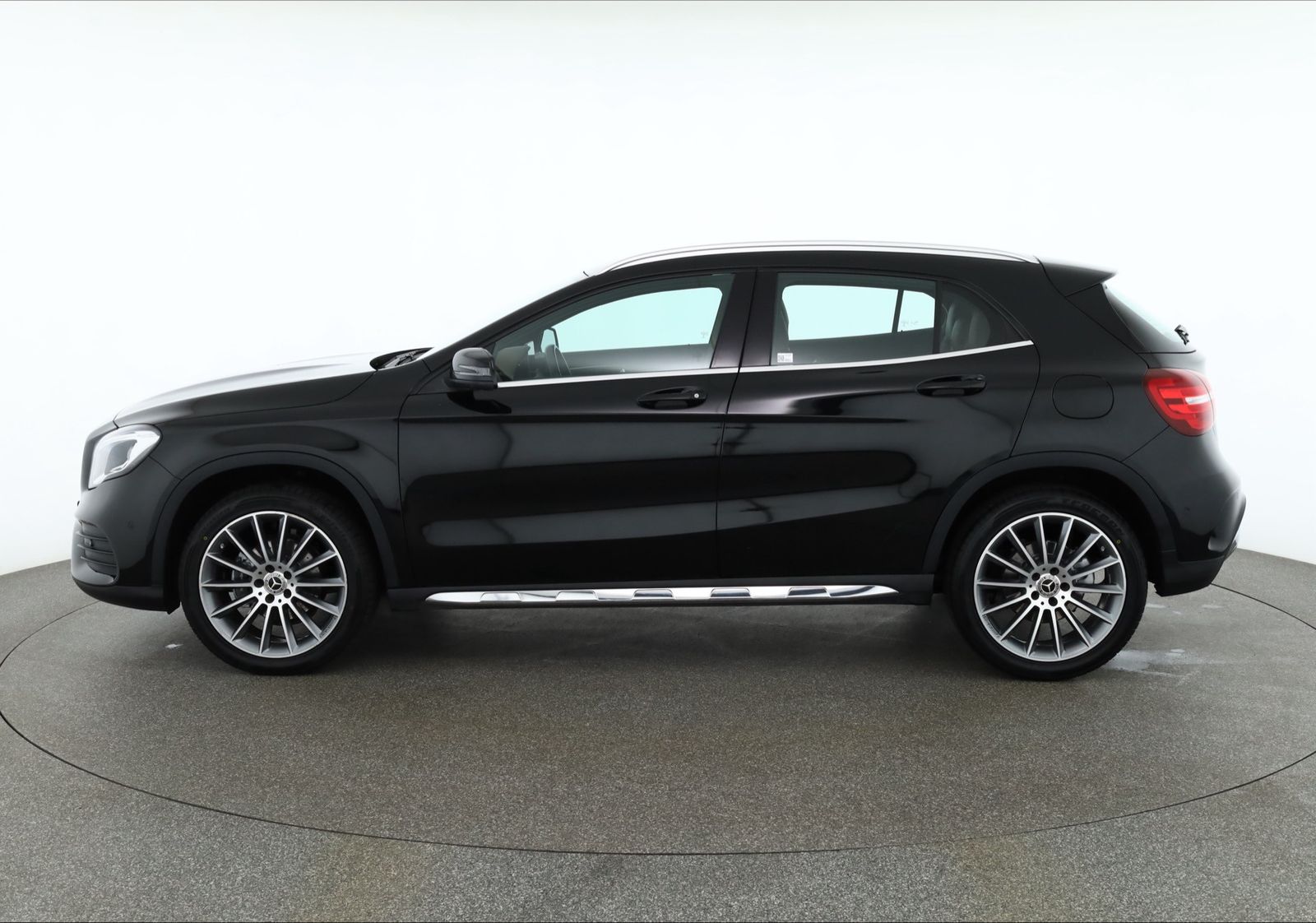 Mercedes-Benz GLA 180 AMG Line Aut. LED Navi 360° Leder PDC foto 2