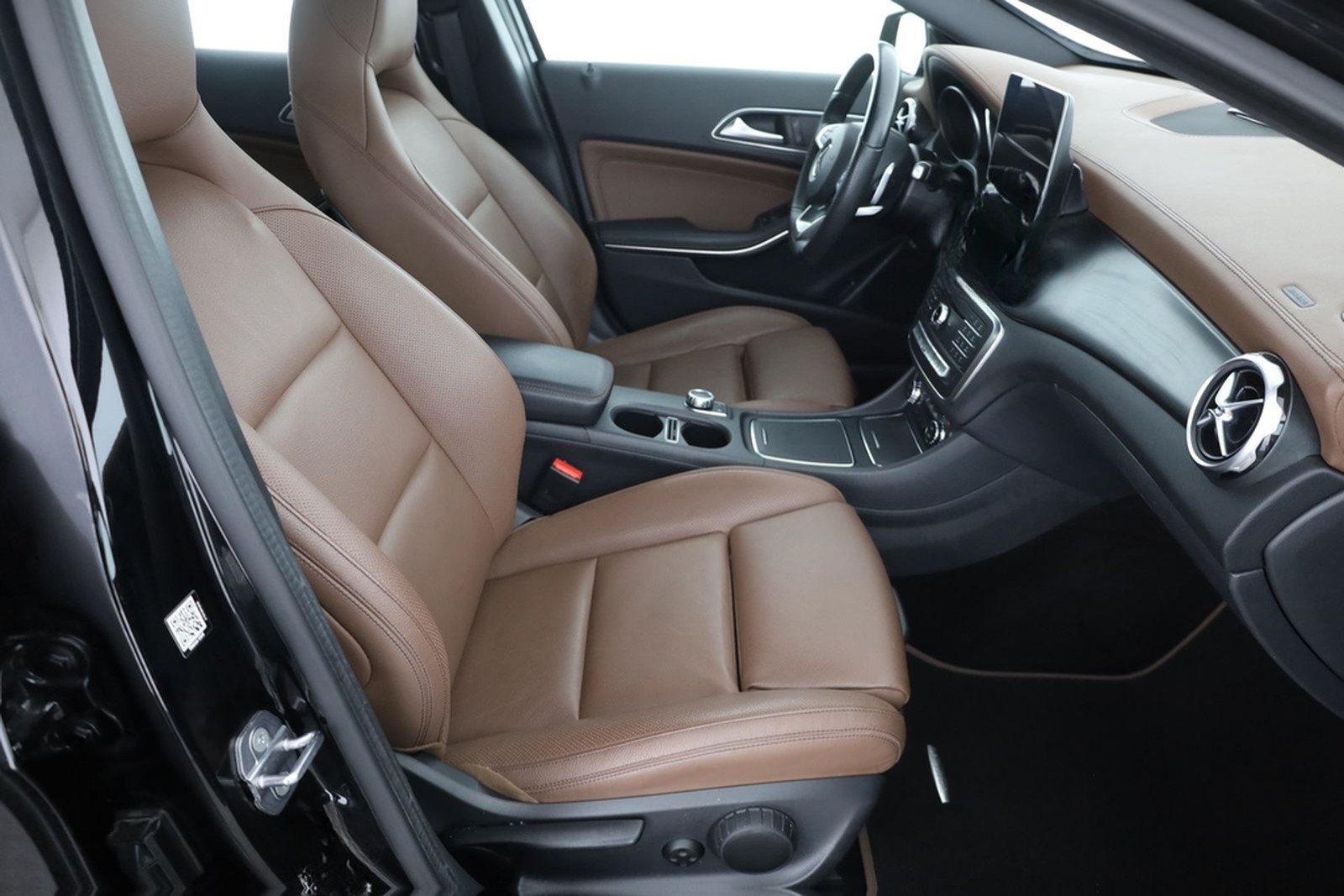 Mercedes-Benz GLA 180 AMG Line Aut. LED Navi 360° Leder PDC foto 24