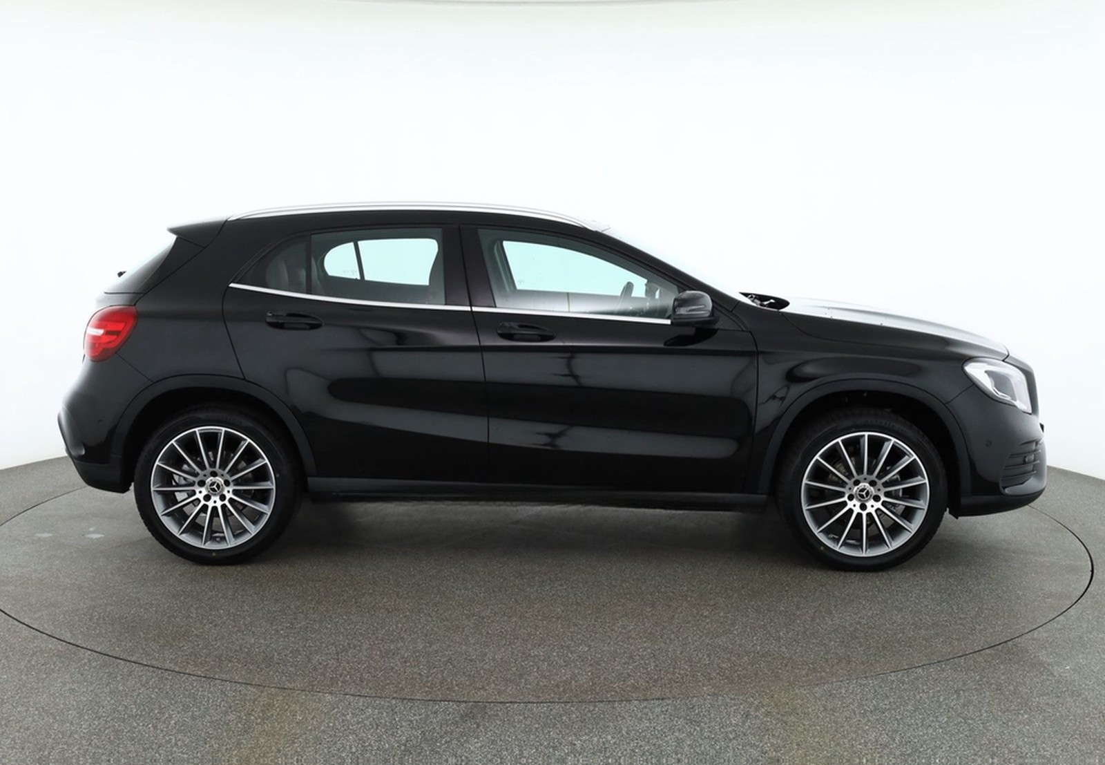 Mercedes-Benz GLA 180 AMG Line Aut. LED Navi 360° Leder PDC foto 6