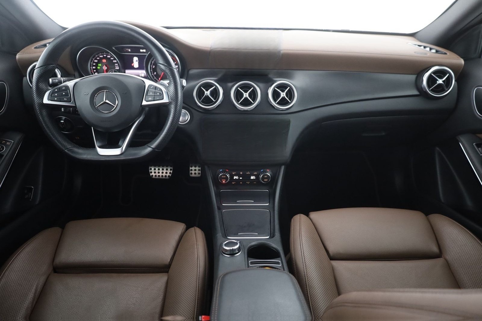 Mercedes-Benz GLA 180 AMG Line Aut. LED Navi 360° Leder PDC foto 9