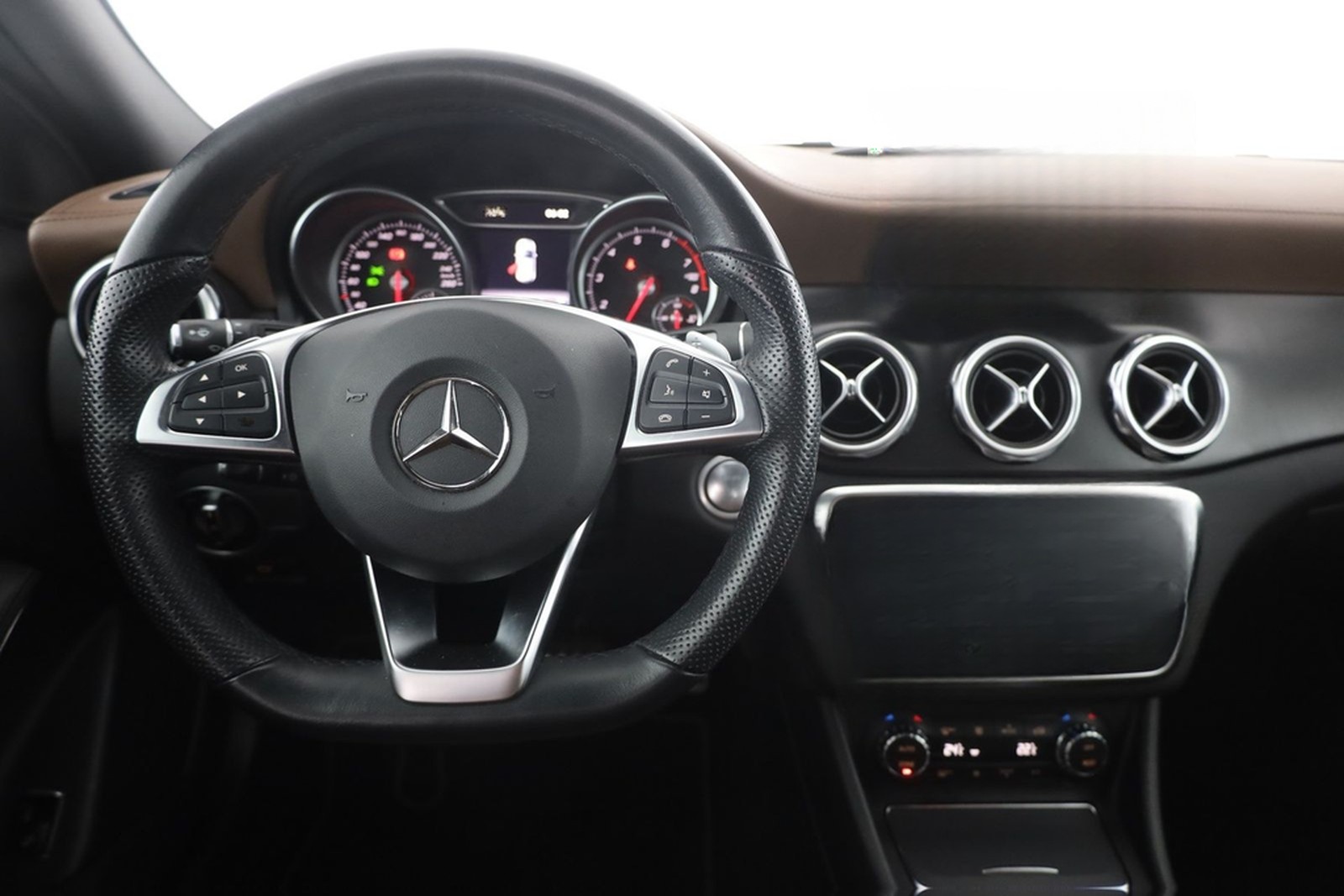 Mercedes-Benz GLA 180 AMG Line Aut. LED Navi 360° Leder PDC foto 10